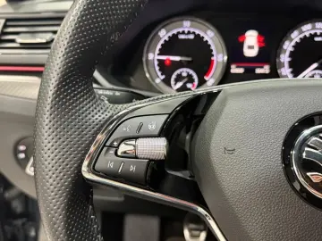 Superb 2.0 TDi Limousine Sportline Navi Leder Ma