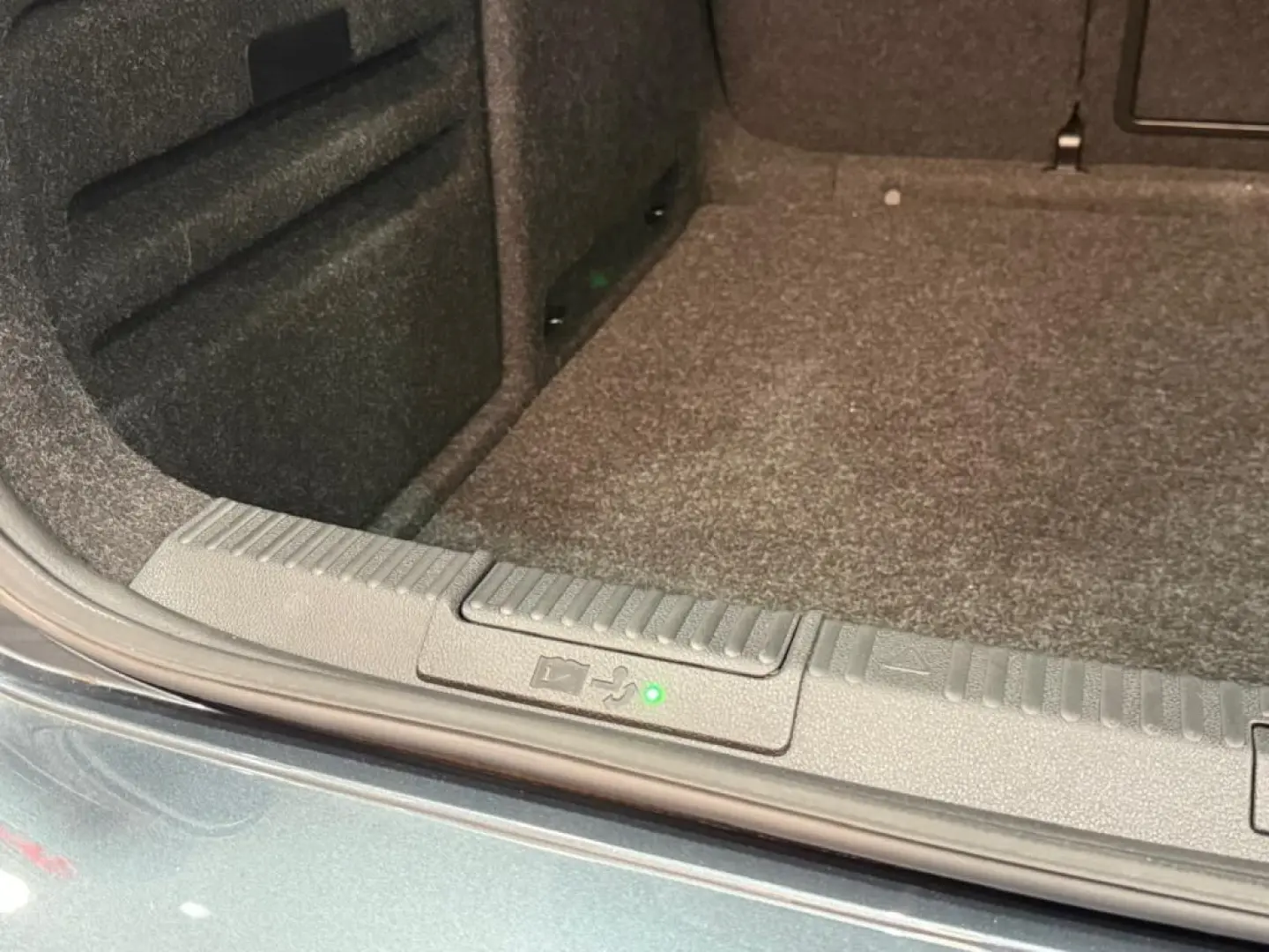 Superb 2.0 TDi Limousine Sportline Navi Leder Ma