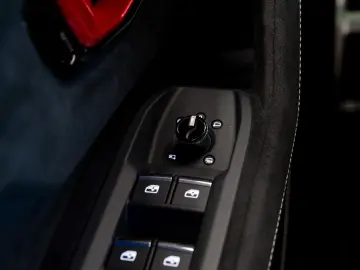 Lamborghini Urus Performante FULL CARBON AKRAPOVIC B&O