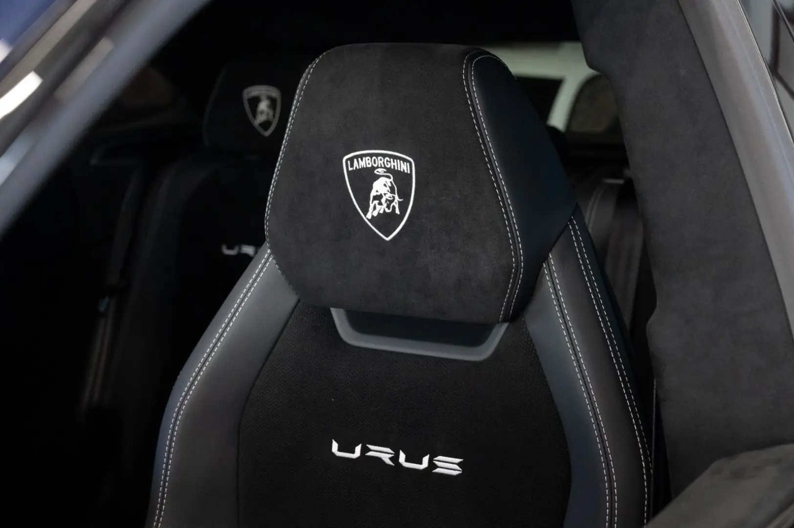 Lamborghini Urus Performante FULL CARBON AKRAPOVIC B&O