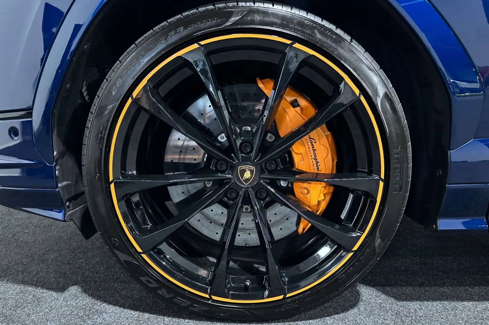 Lamborghini Urus S   Panorama   Carbon