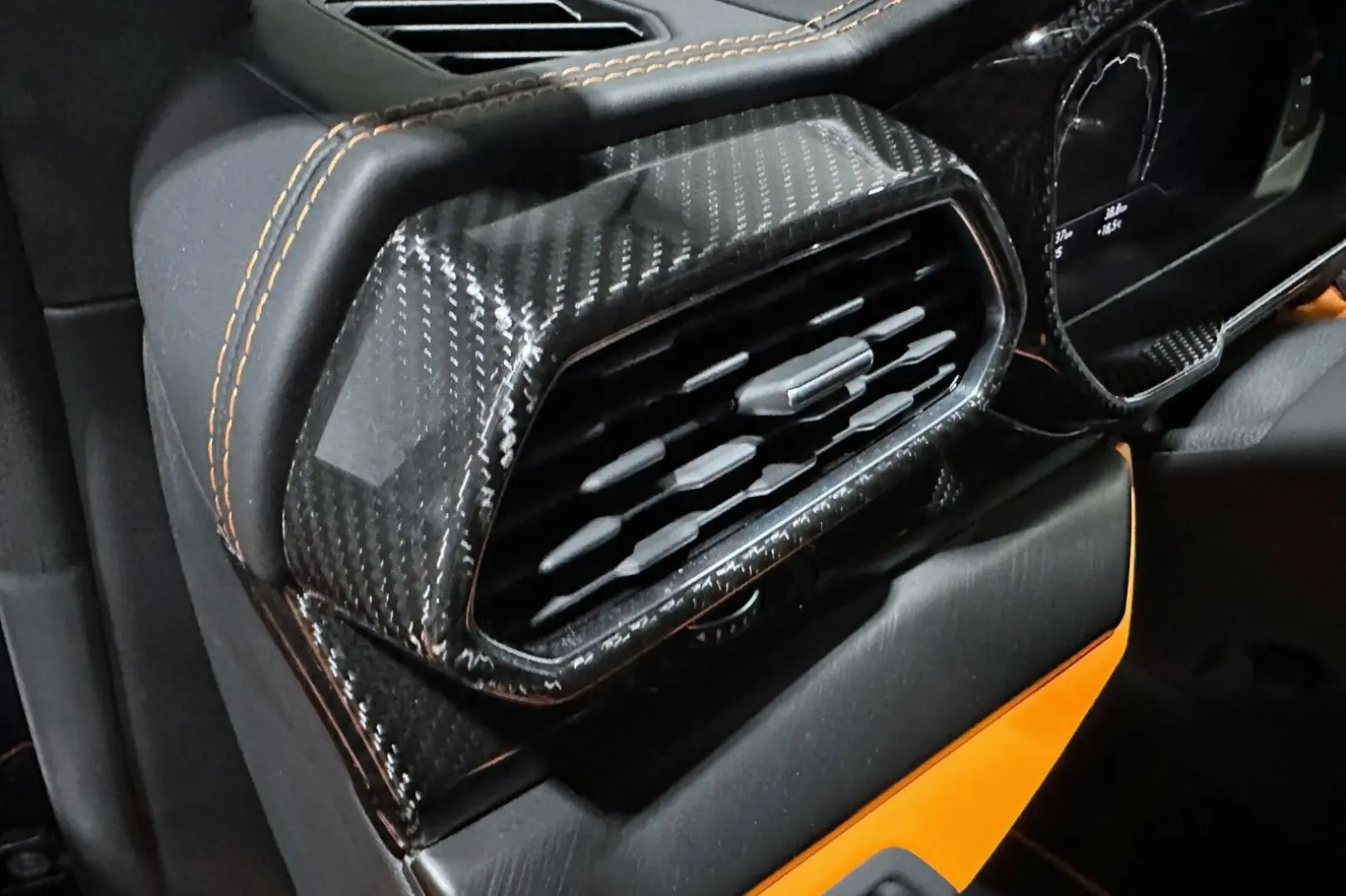 Lamborghini Urus S   Panorama   Carbon