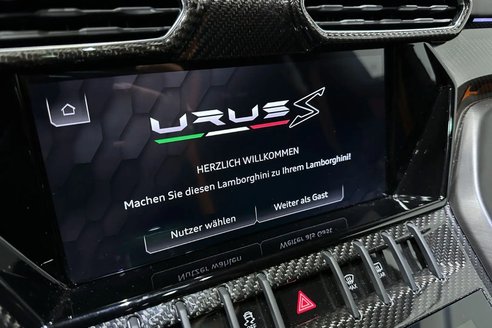 Lamborghini Urus S   Panorama   Carbon