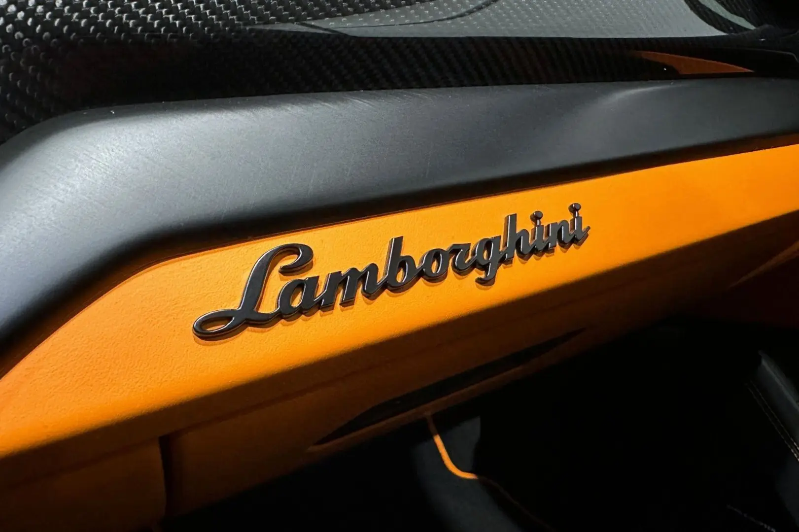 Lamborghini Urus S   Panorama   Carbon