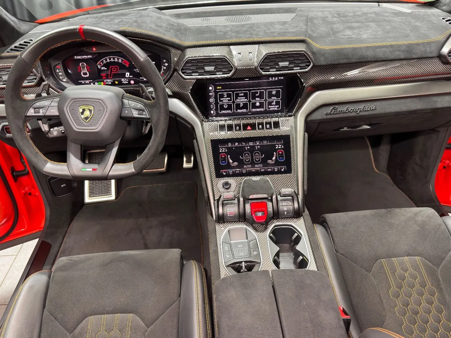 Urus Performante FULL-CARBON AKRAPOVIC MASSAGE