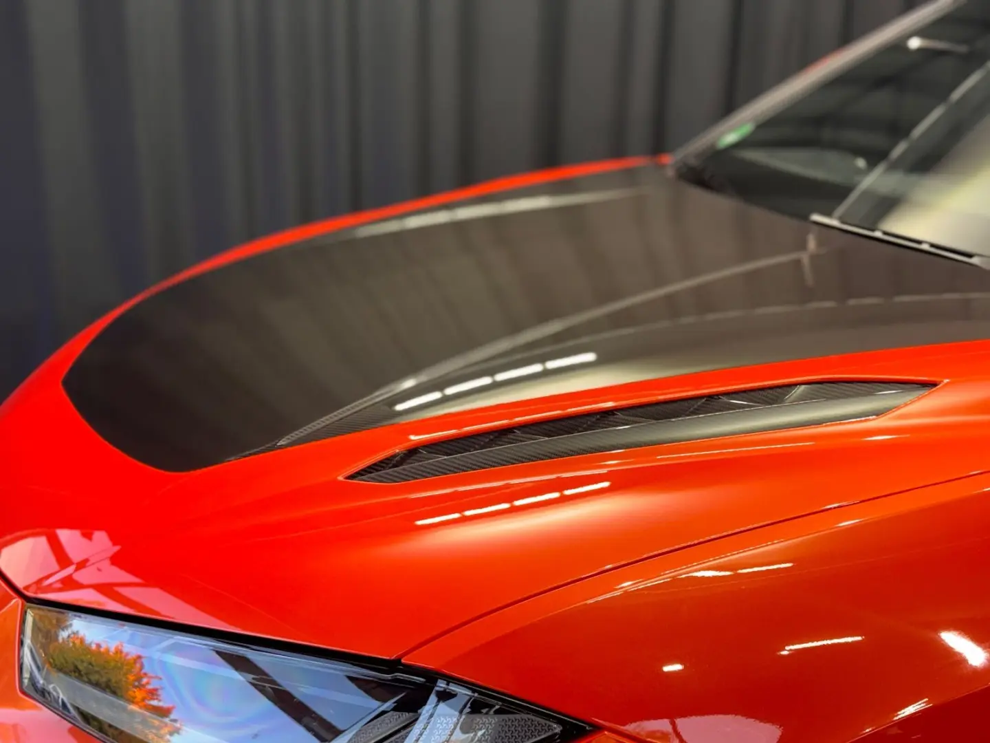 Urus Performante FULL-CARBON AKRAPOVIC MASSAGE