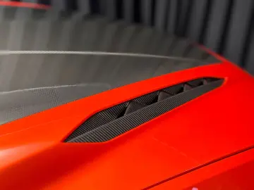 Urus Performante FULL-CARBON AKRAPOVIC MASSAGE