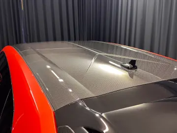 Urus Performante FULL-CARBON AKRAPOVIC MASSAGE