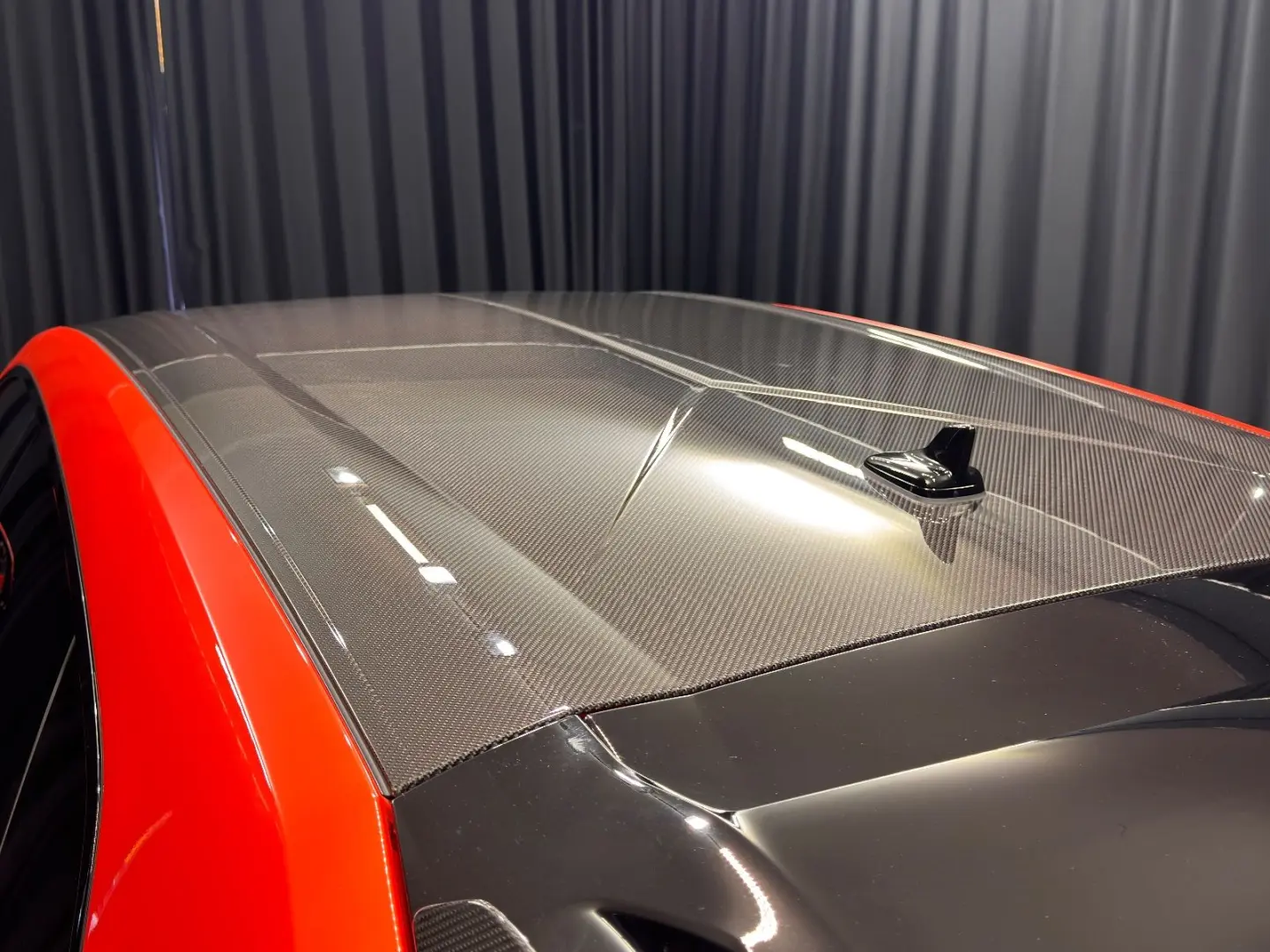 Urus Performante FULL-CARBON AKRAPOVIC MASSAGE