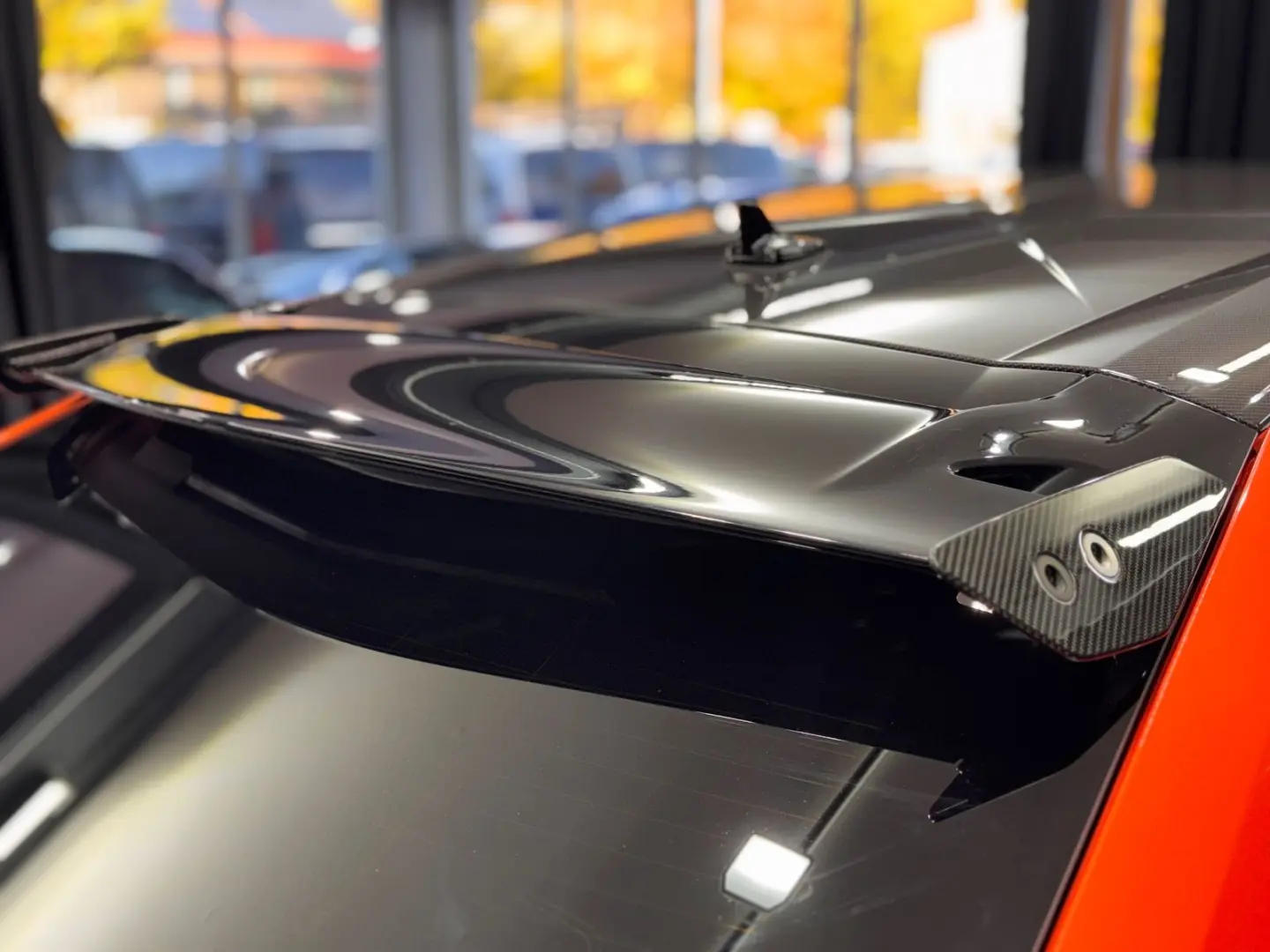 Urus Performante FULL-CARBON AKRAPOVIC MASSAGE