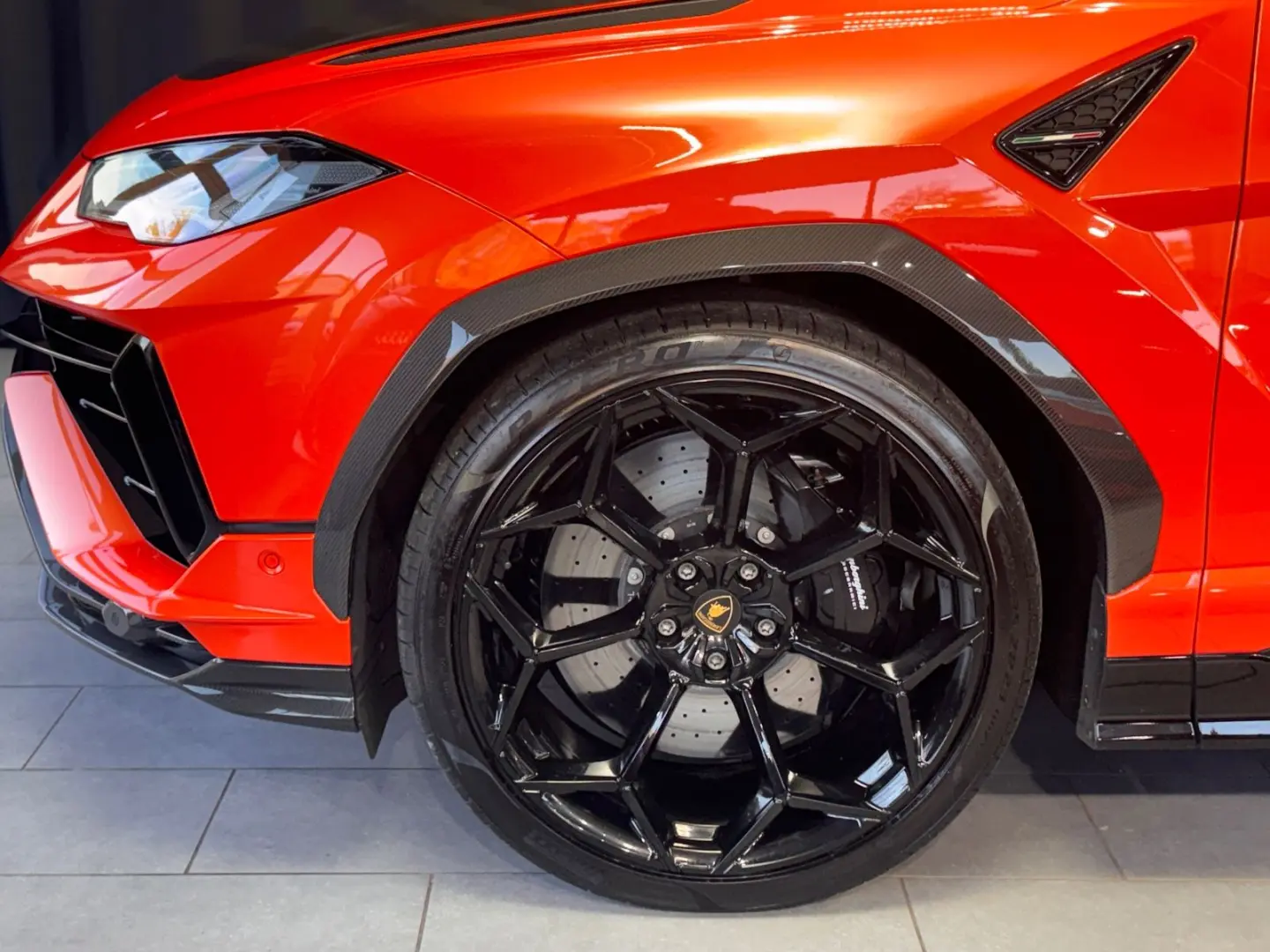 Urus Performante FULL-CARBON AKRAPOVIC MASSAGE