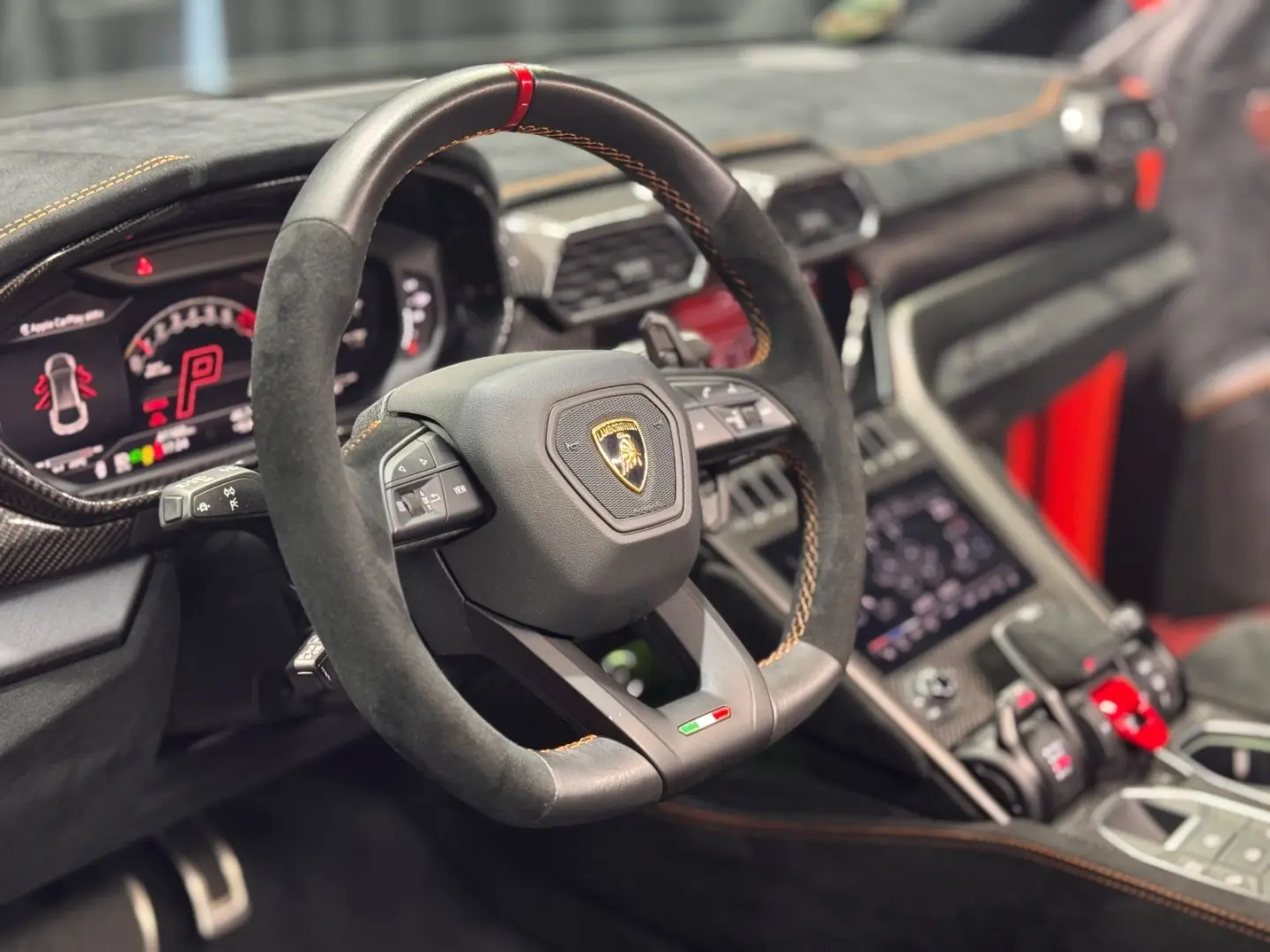 Urus Performante FULL-CARBON AKRAPOVIC MASSAGE