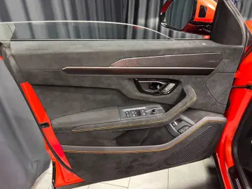 Urus Performante FULL-CARBON AKRAPOVIC MASSAGE