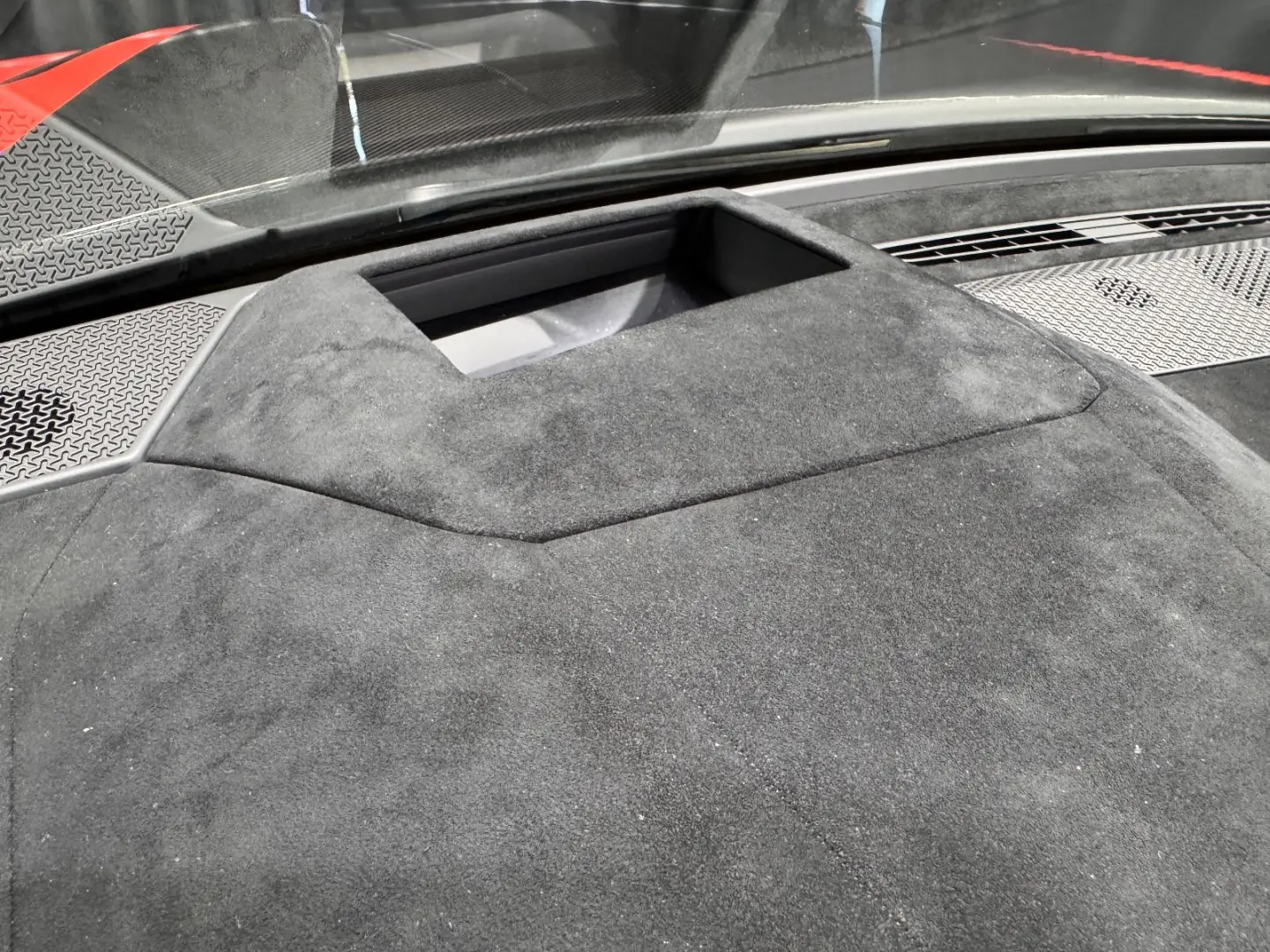 Urus Performante FULL-CARBON AKRAPOVIC MASSAGE