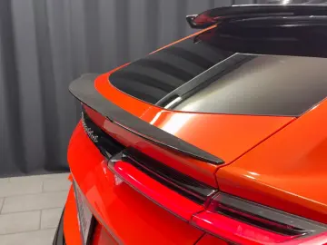 Urus Performante FULL-CARBON AKRAPOVIC MASSAGE