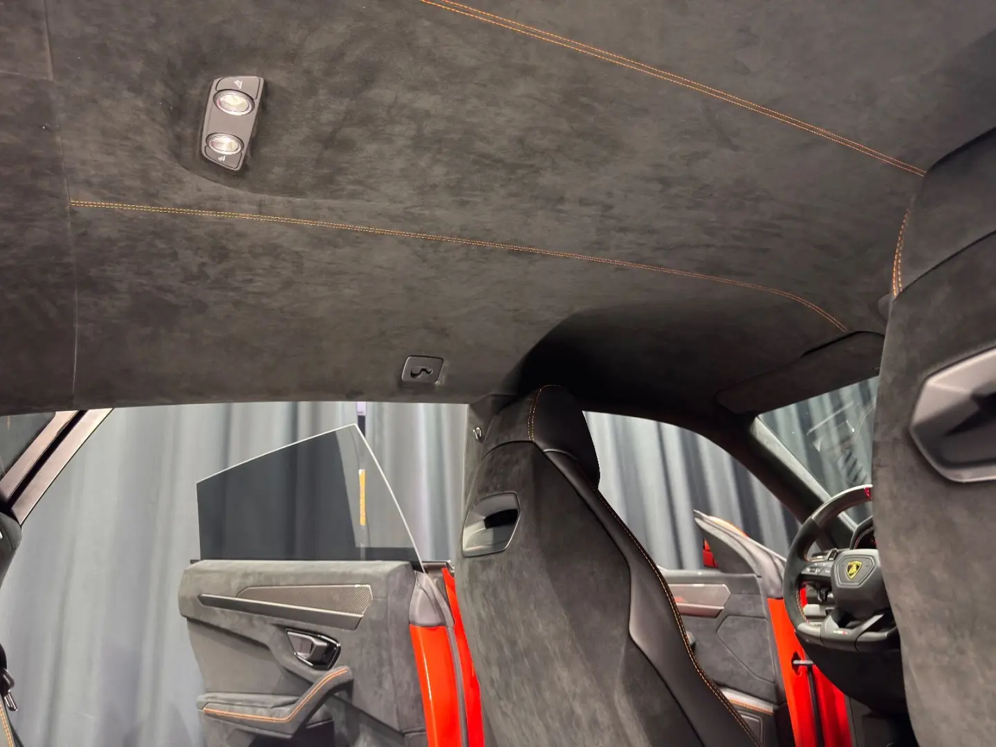 Urus Performante FULL-CARBON AKRAPOVIC MASSAGE