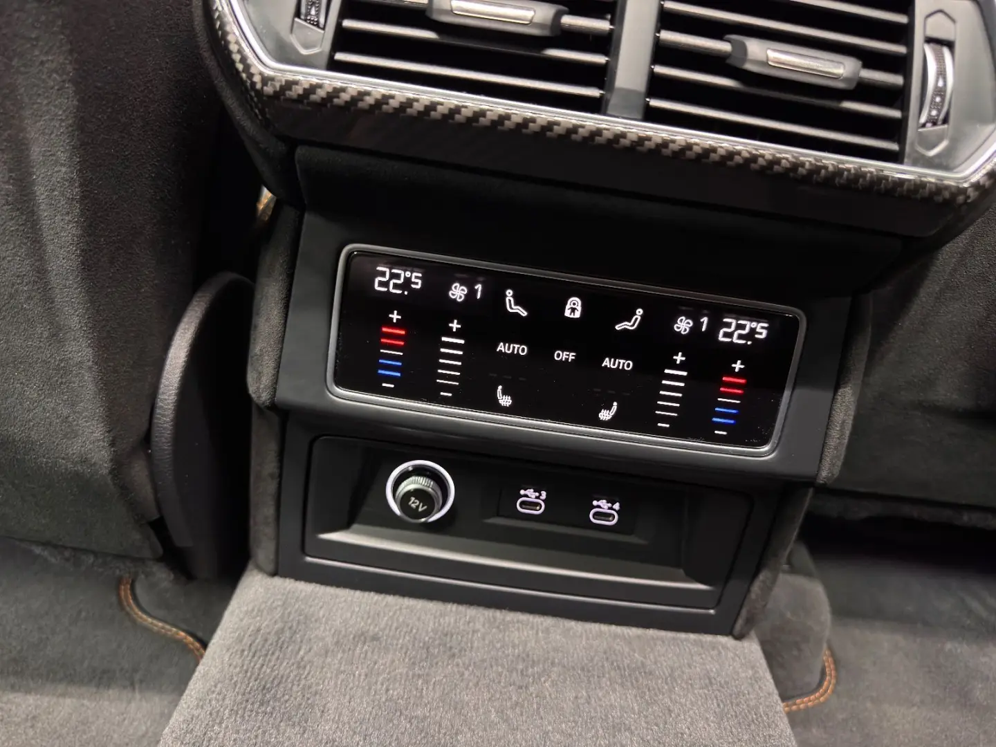 Urus Performante FULL-CARBON AKRAPOVIC MASSAGE