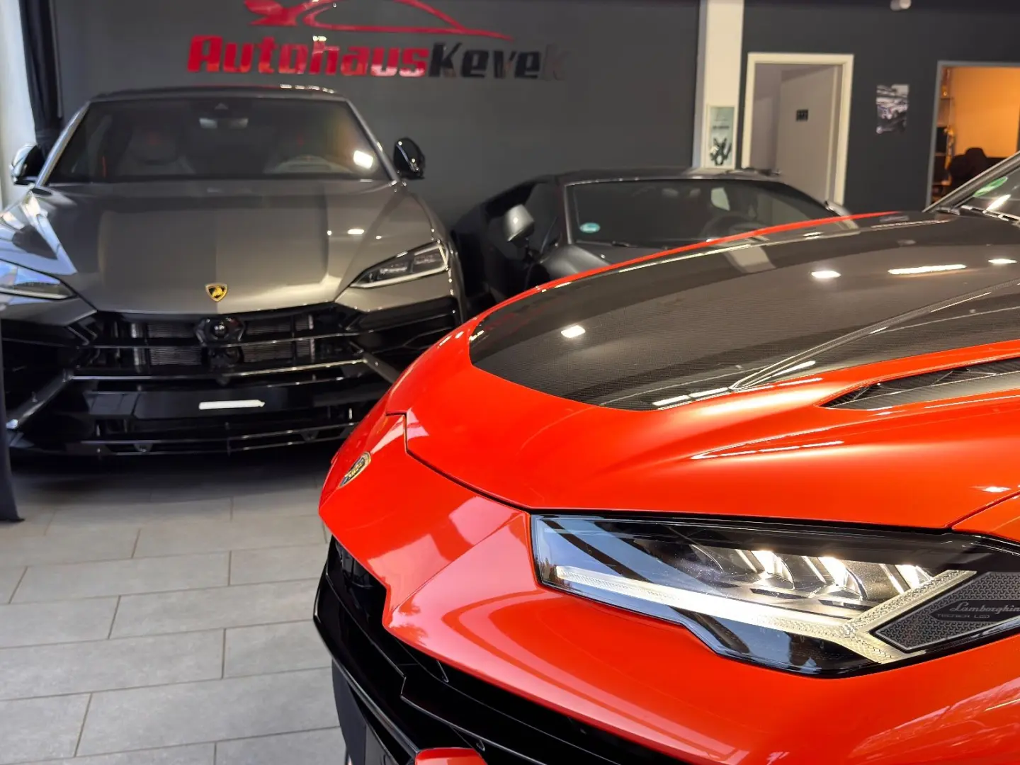 Urus Performante FULL-CARBON AKRAPOVIC MASSAGE