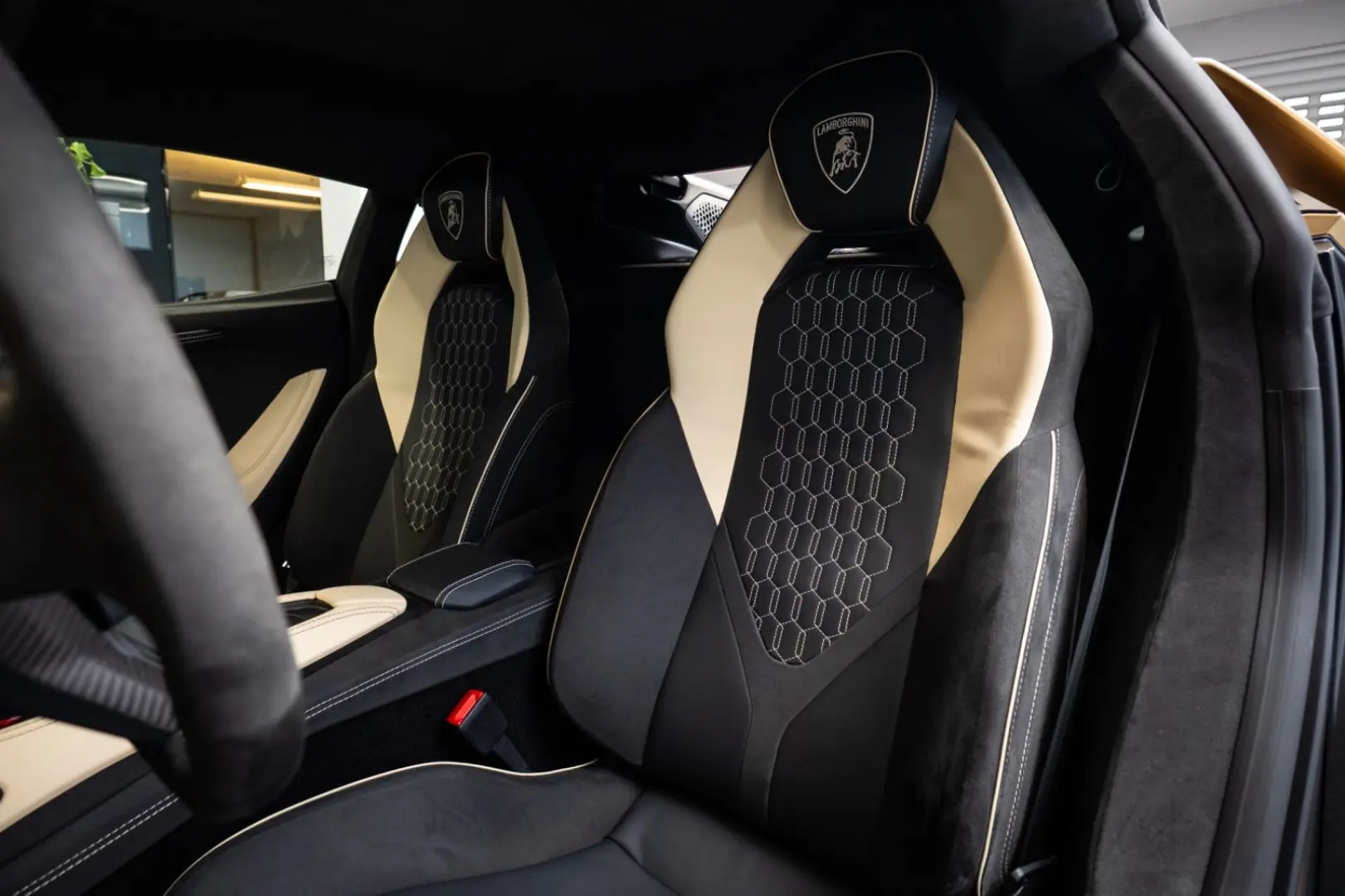 Revuelto 6.5 V12 HPEV Lift Oro Elios Full PPF