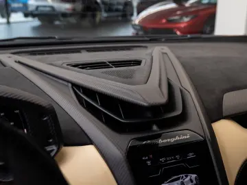 Revuelto 6.5 V12 HPEV Lift Oro Elios Full PPF