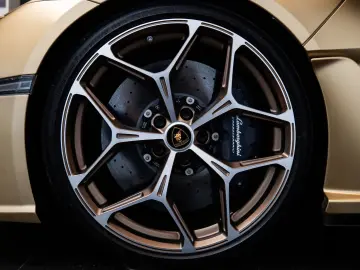 Revuelto 6.5 V12 HPEV Lift Oro Elios Full PPF