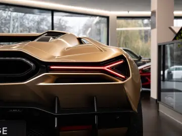 Revuelto 6.5 V12 HPEV Lift Oro Elios Full PPF