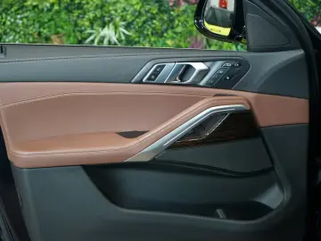 BMW X6 30d xDRIVE 360 TOW HUD