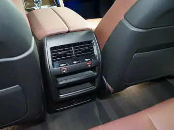 BMW X6 30d xDRIVE 360 TOW HUD