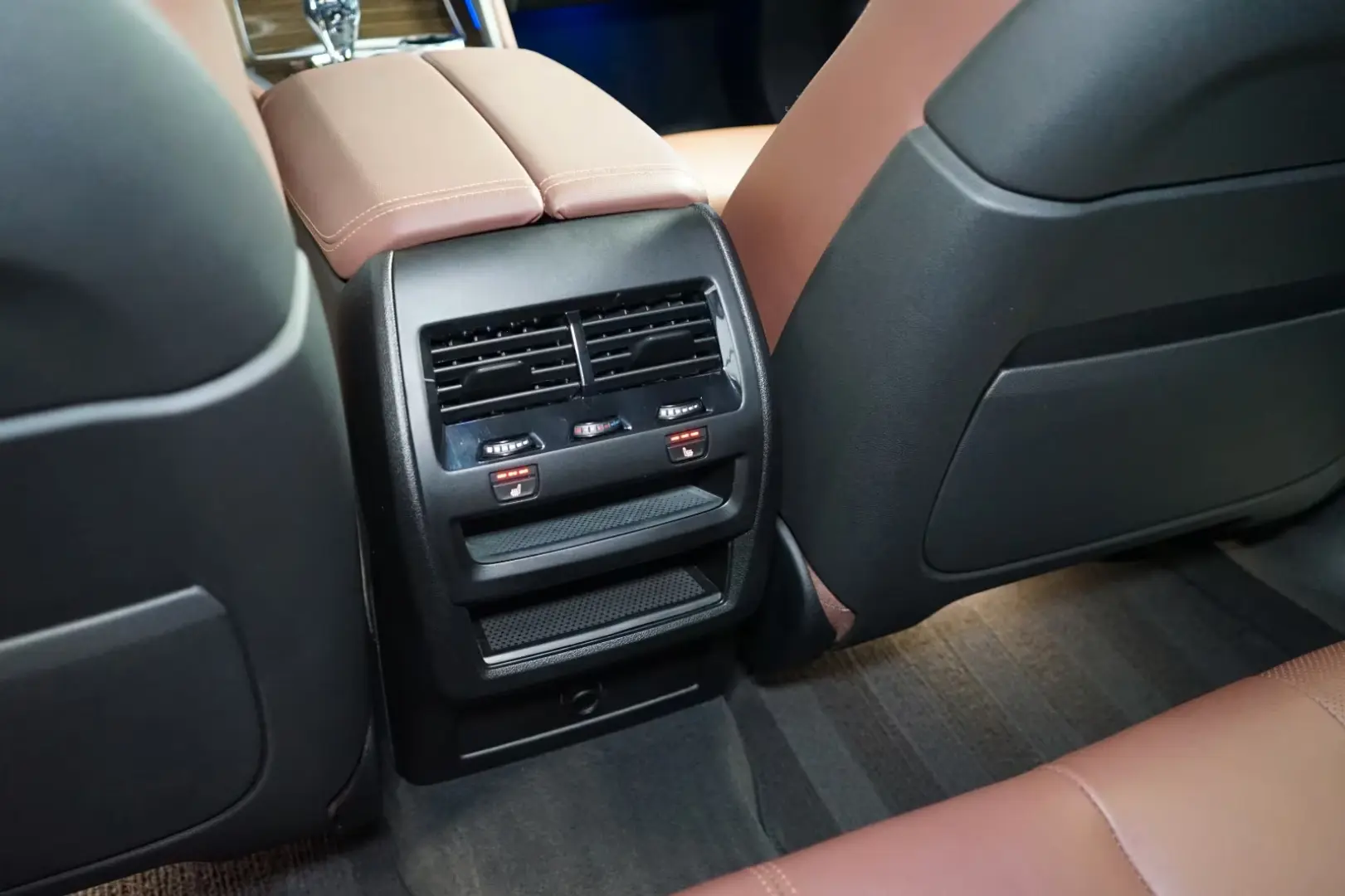 BMW X6 30d xDRIVE 360 TOW HUD