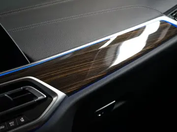 BMW X6 30d xDRIVE 360 TOW HUD