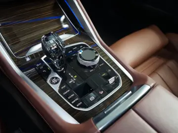 BMW X6 30d xDRIVE 360 TOW HUD