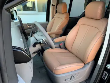 STARIA CRDi 4WD AT SIGNATURE Relax Nappa 7S elSD