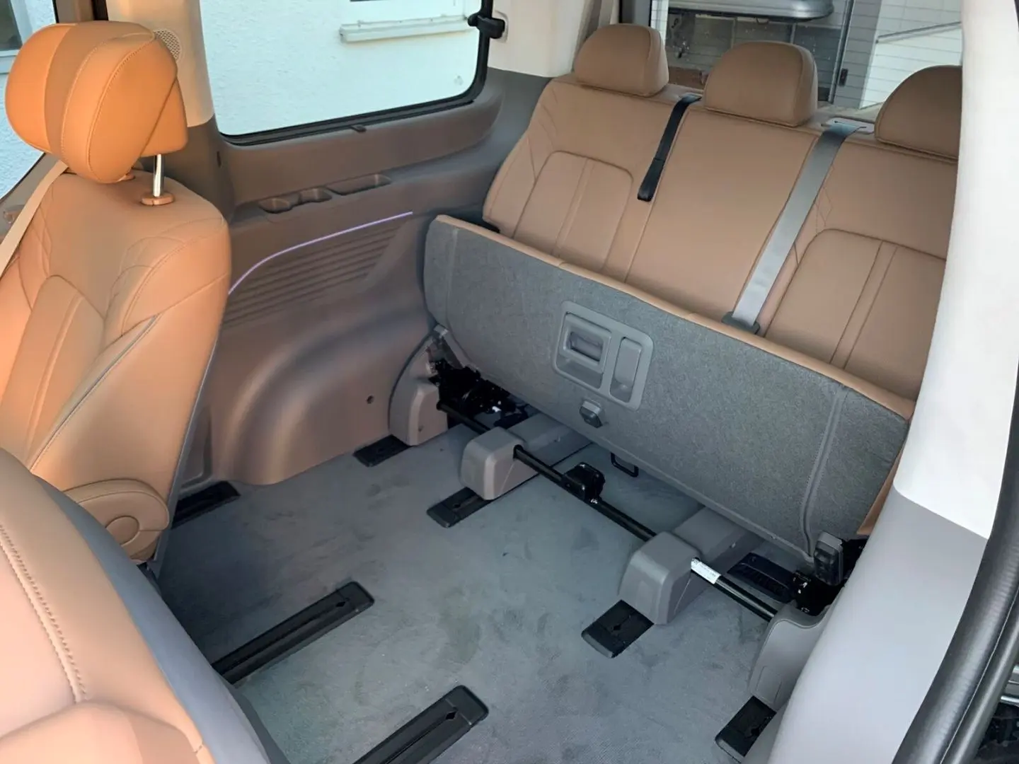 STARIA CRDi 4WD AT SIGNATURE Relax Nappa 7S elSD