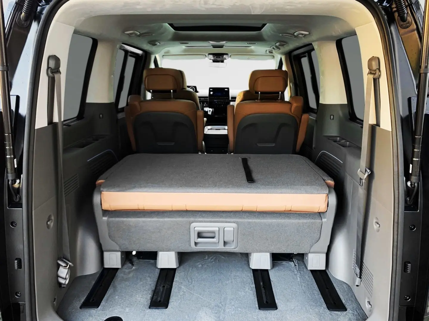 STARIA CRDi 4WD AT SIGNATURE Relax Nappa 7S elSD