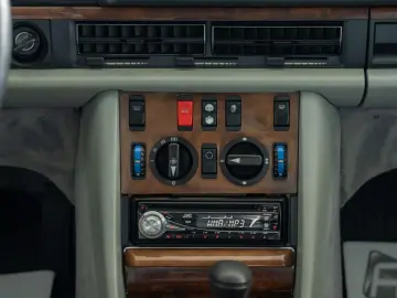 Mercedes-Benz S-Class 5.6 V8