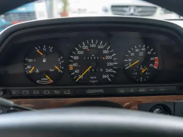 Mercedes-Benz S-Class 5.6 V8