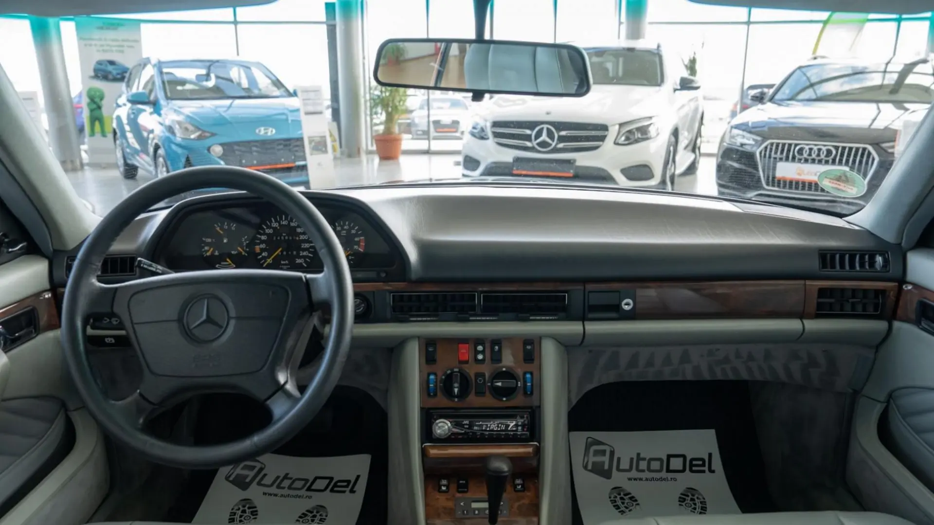 Mercedes-Benz S-Class 5.6 V8