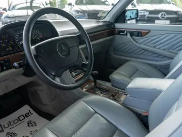 Mercedes-Benz S-Class 5.6 V8