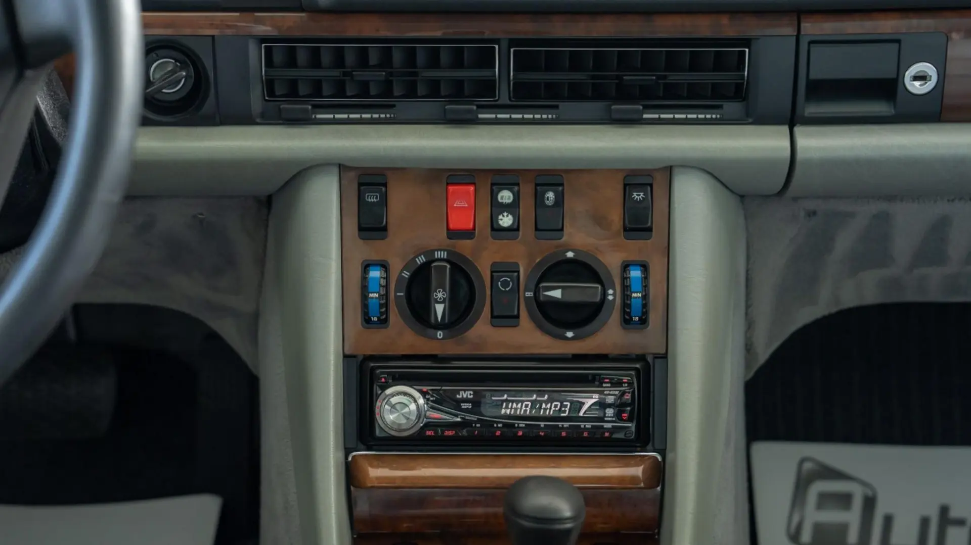 Mercedes-Benz S-Class 5.6 V8