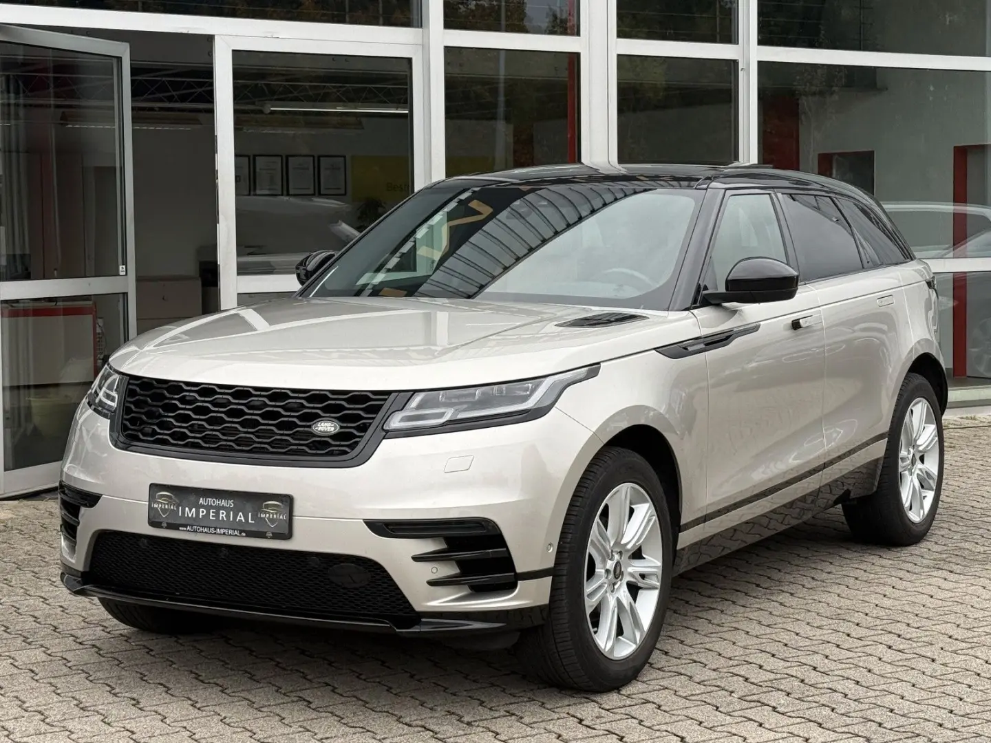 Range Rover Velar R-Dynamic PANO STDHZ MASSAGE