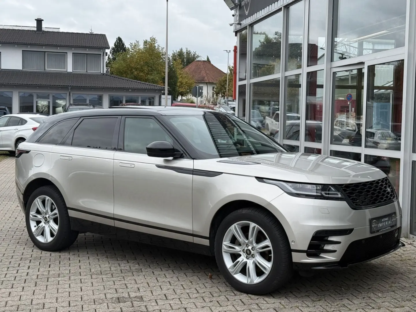 Range Rover Velar R-Dynamic PANO STDHZ MASSAGE