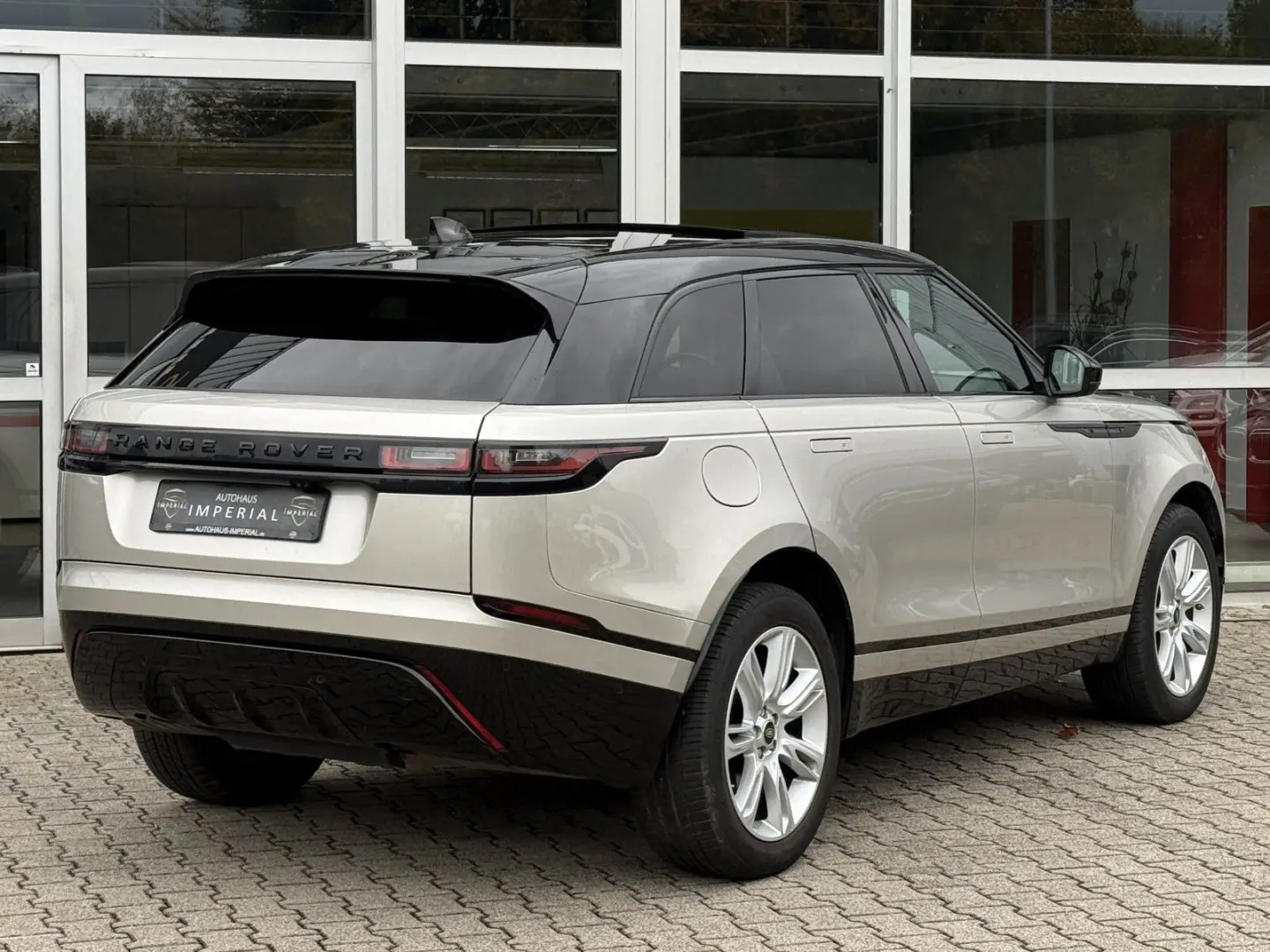 Range Rover Velar R-Dynamic PANO STDHZ MASSAGE