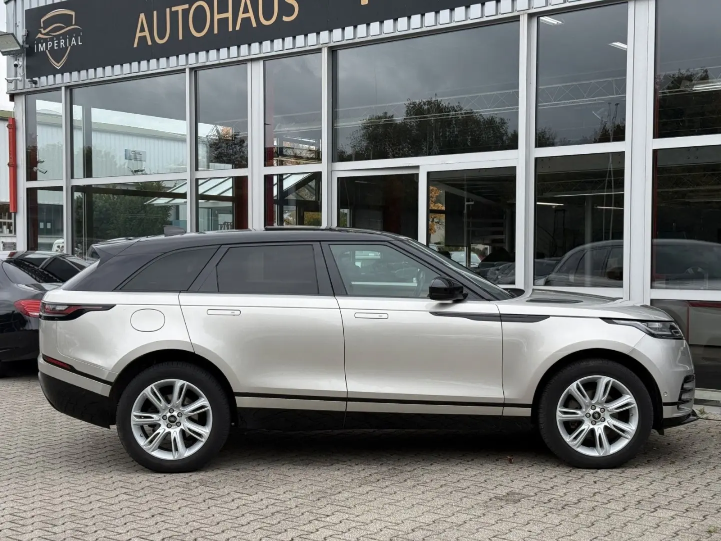 Range Rover Velar R-Dynamic PANO STDHZ MASSAGE