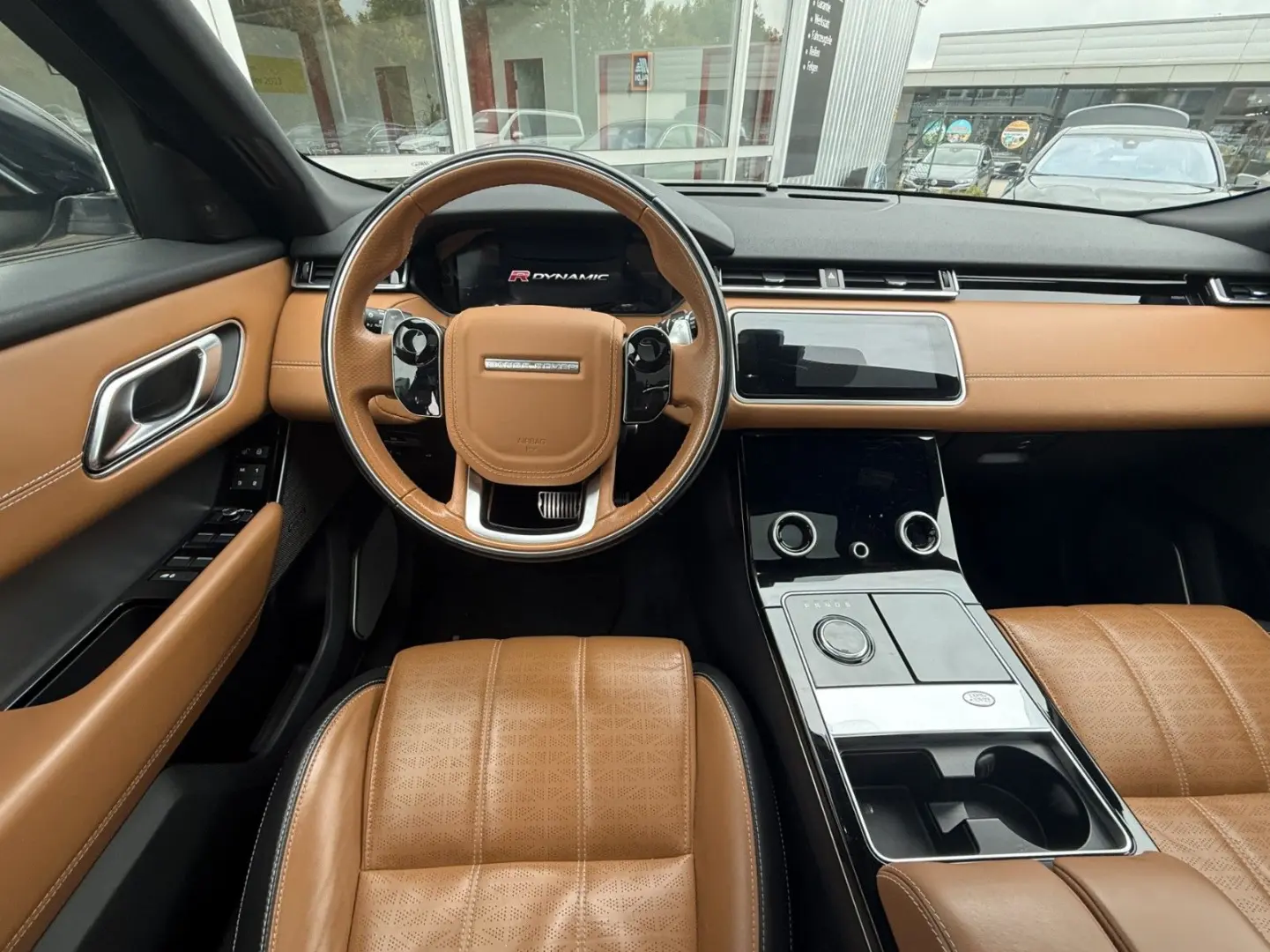Range Rover Velar R-Dynamic PANO STDHZ MASSAGE