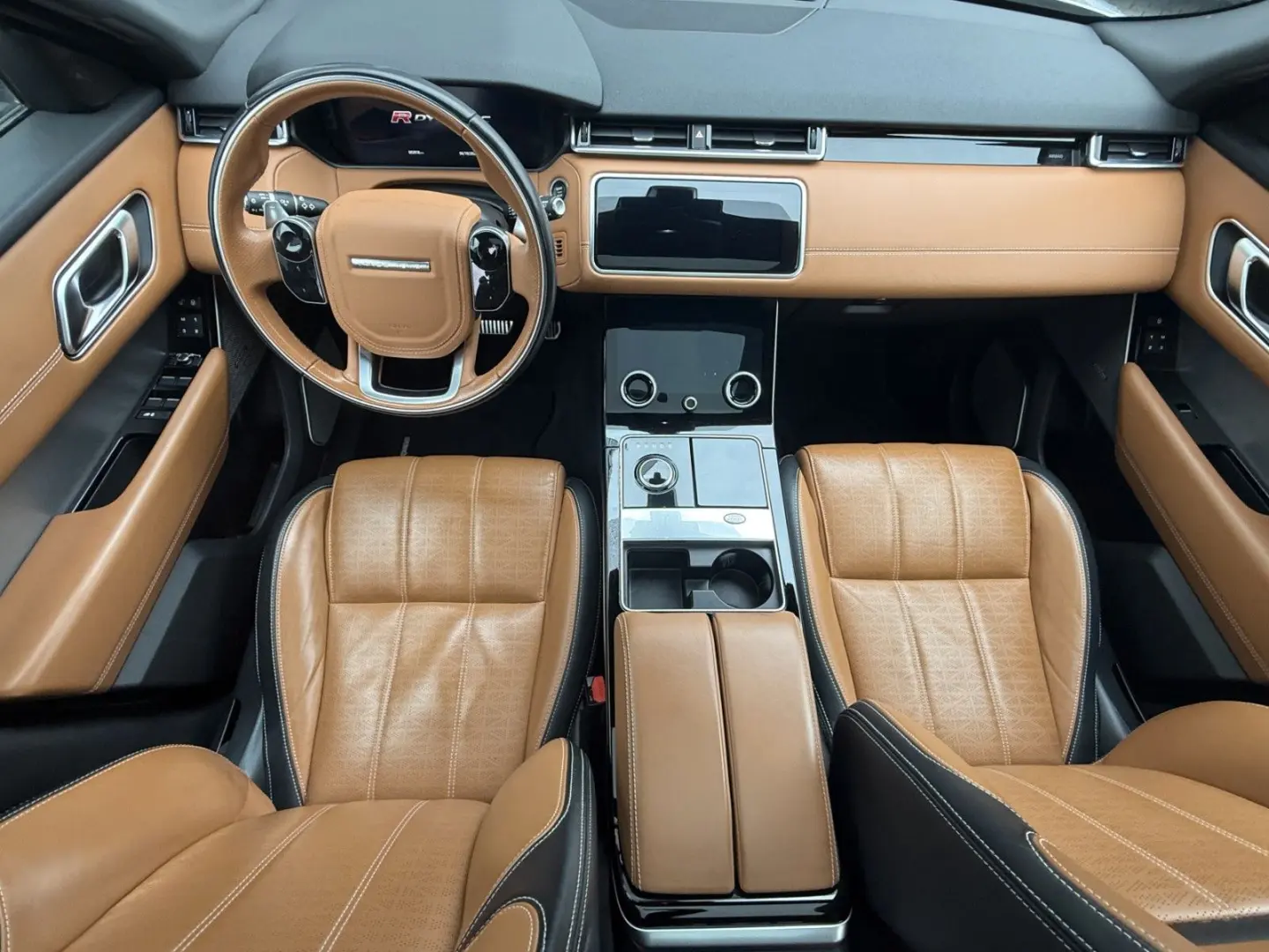 Range Rover Velar R-Dynamic PANO STDHZ MASSAGE
