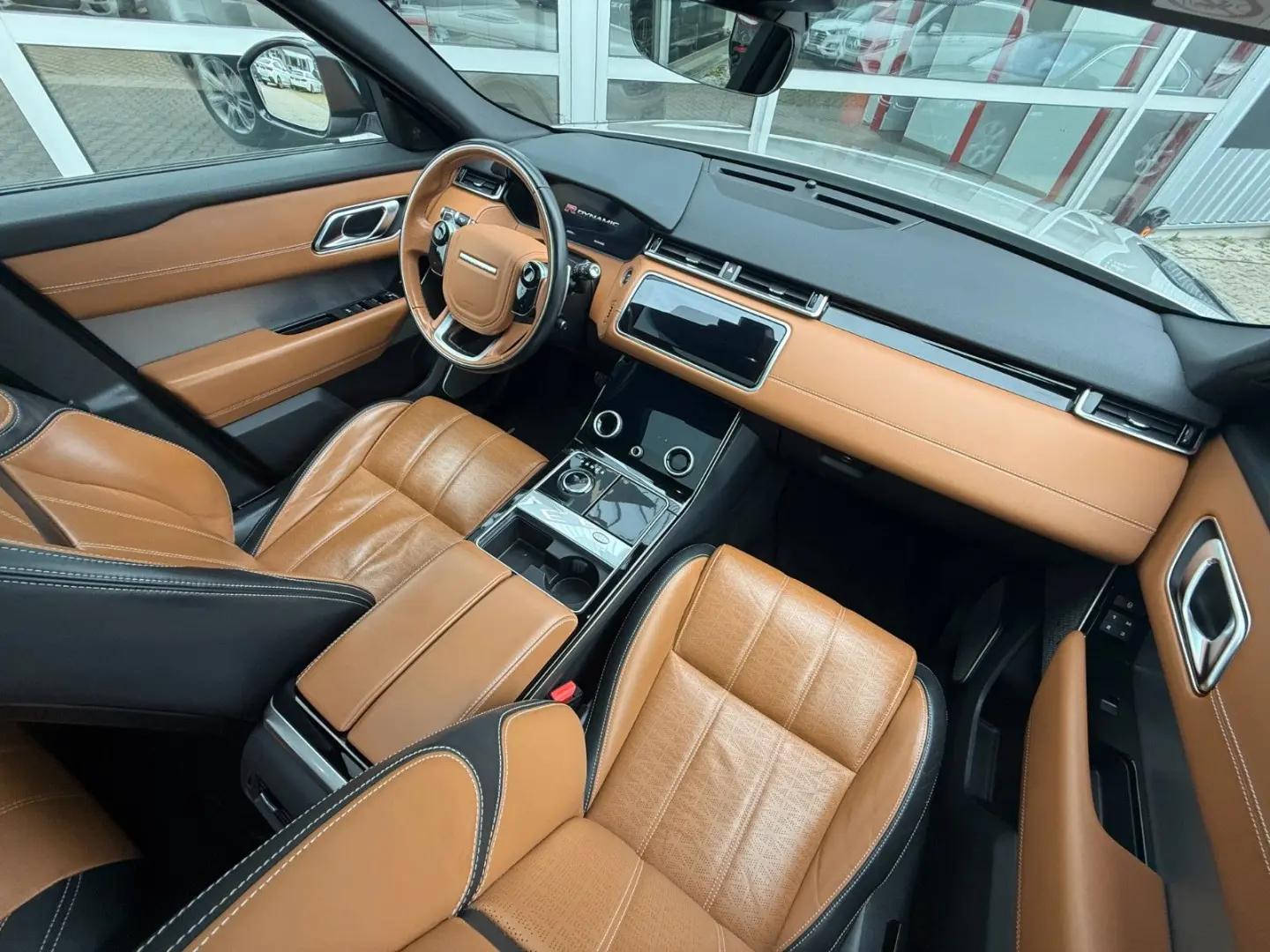 Range Rover Velar R-Dynamic PANO STDHZ MASSAGE