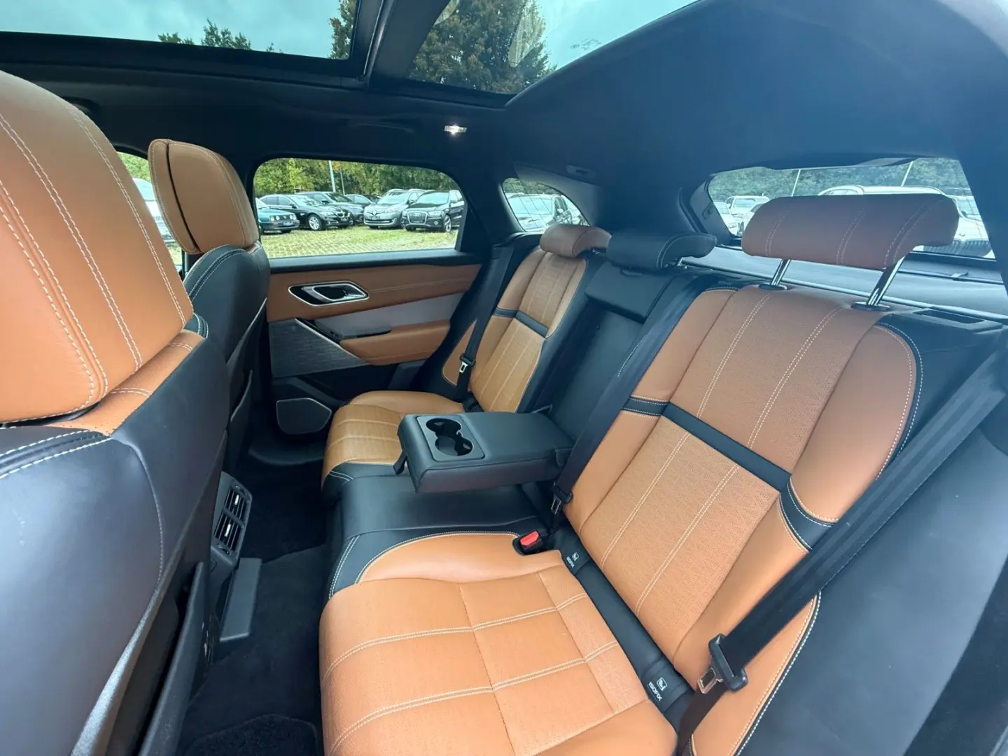 Range Rover Velar R-Dynamic PANO STDHZ MASSAGE