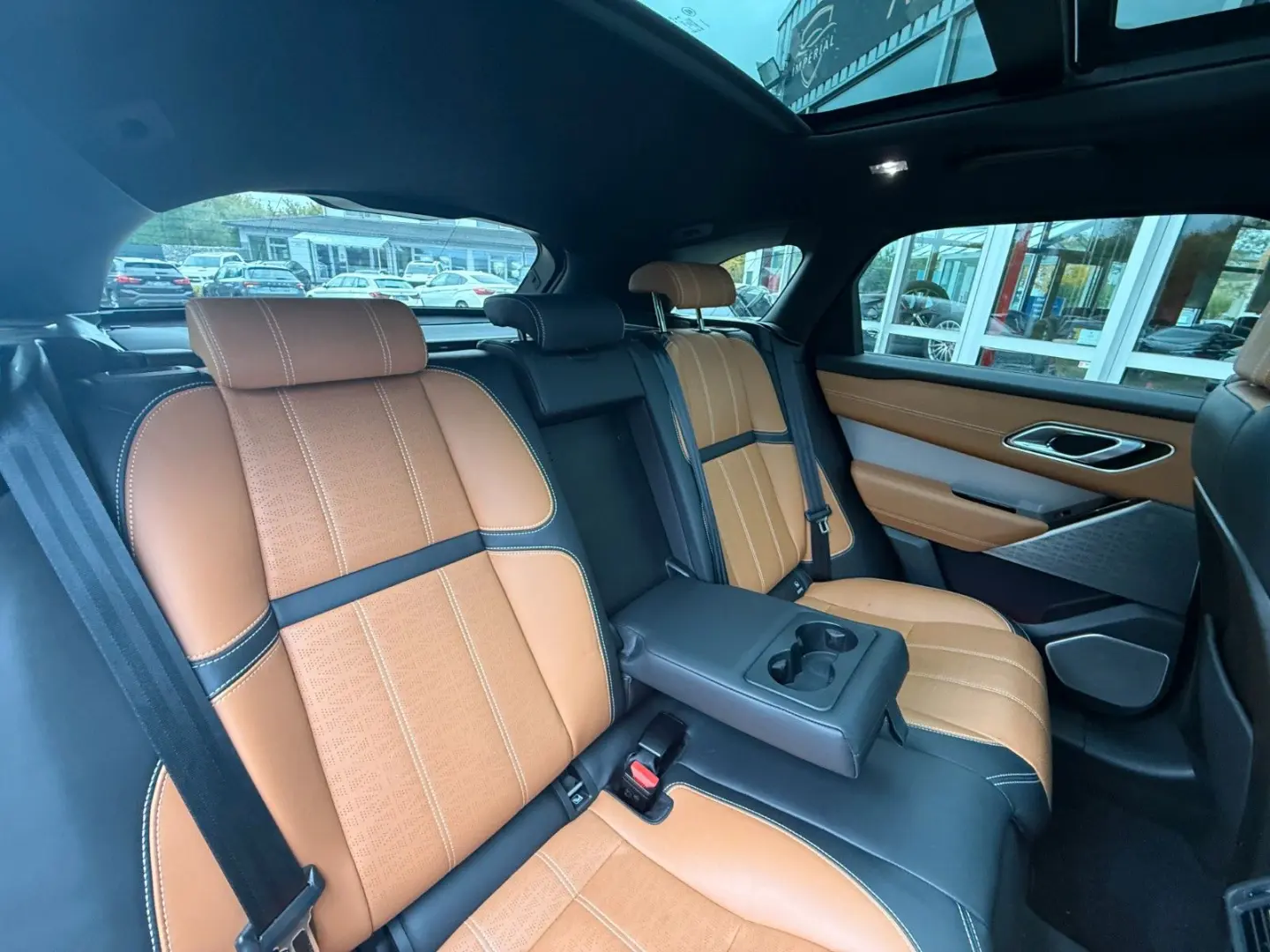 Range Rover Velar R-Dynamic PANO STDHZ MASSAGE
