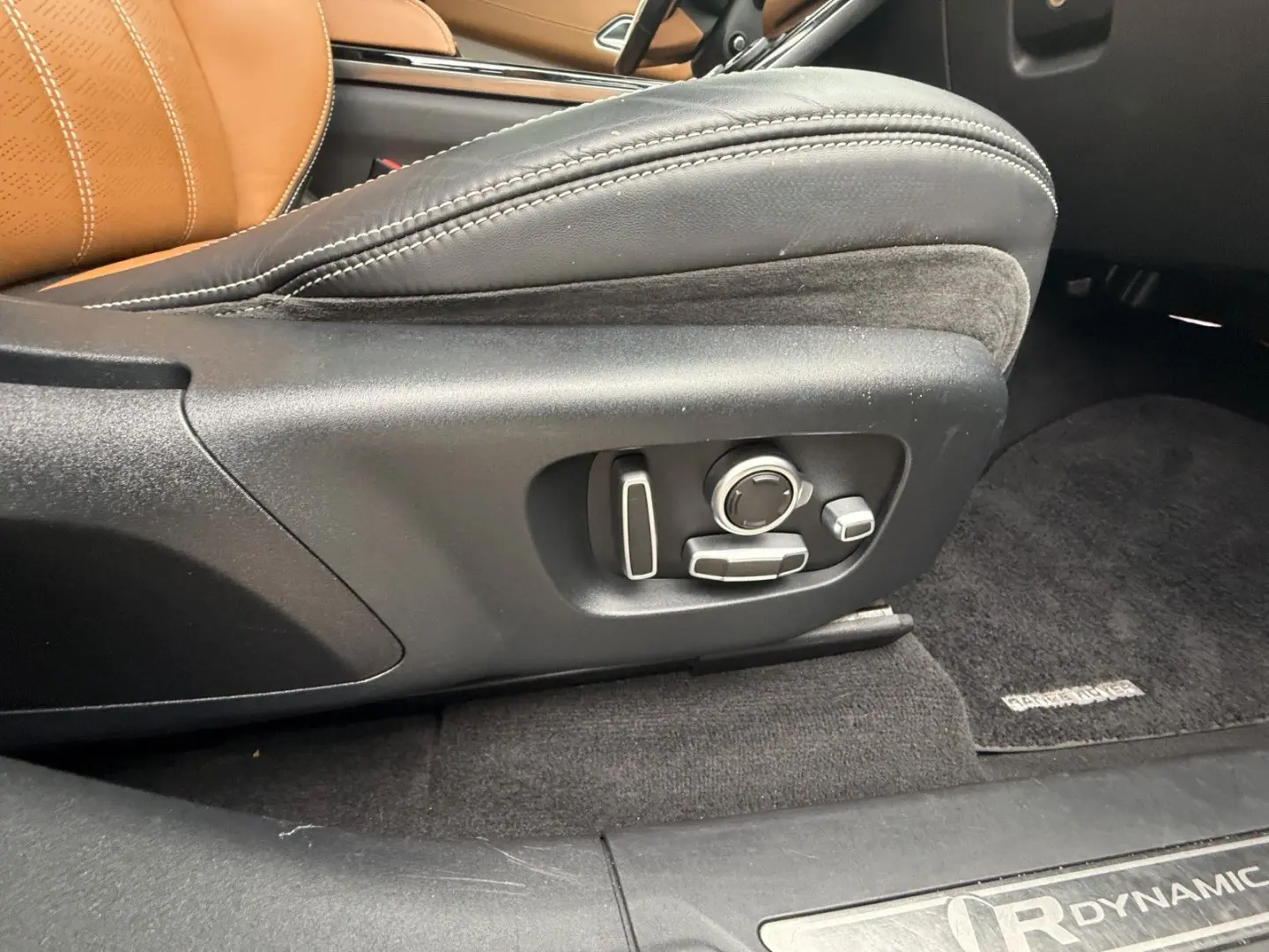 Range Rover Velar R-Dynamic PANO STDHZ MASSAGE