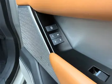 Range Rover Velar R-Dynamic PANO STDHZ MASSAGE